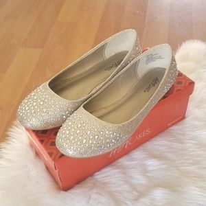 Hot Cakes champagne studded flats sz 8.5M